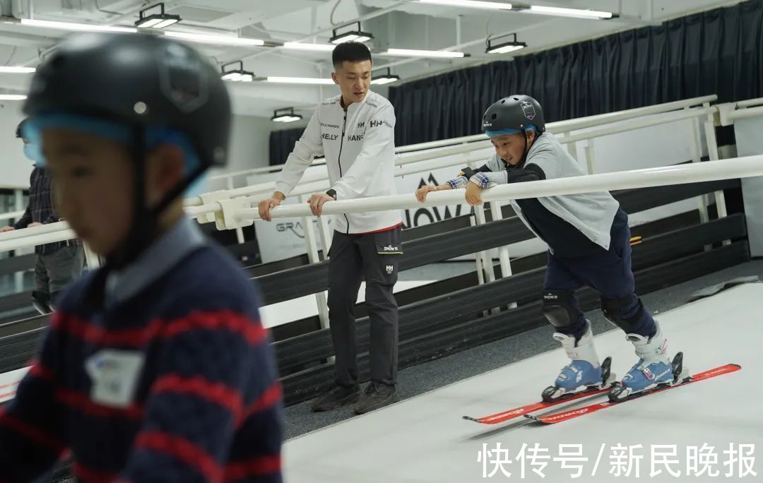 上海|上海人玩冰雪热情有多高？从3岁的小孩到70岁的奶奶都来了