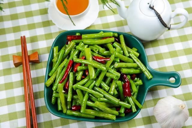 入味|炒豆角时，焯水过油都不对，教你饭店不外传做法，翠绿鲜嫩超入味