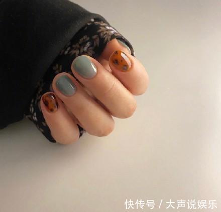 冬天最火的“ins风美甲”来袭了，显手白又高级！