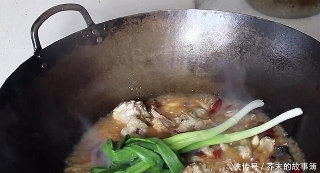 鲜嫩|炖鸡肉时,千万不要直接加水炖,多做这一步,鸡肉鲜嫩,没有腥味！