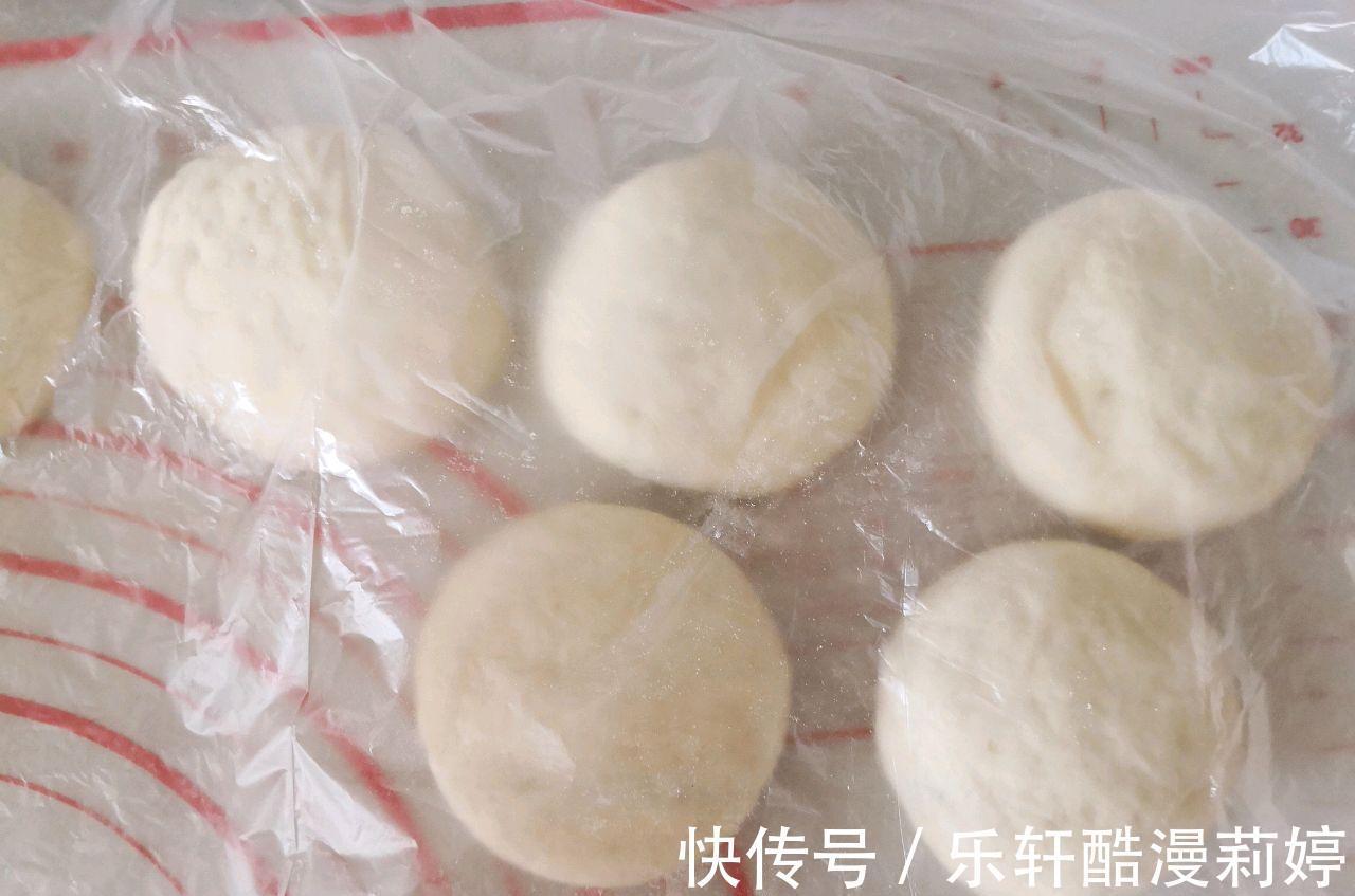 泡打粉|做红糖黑芝麻饼一点都不难，又软又有嚼劲儿，营养健康还好做