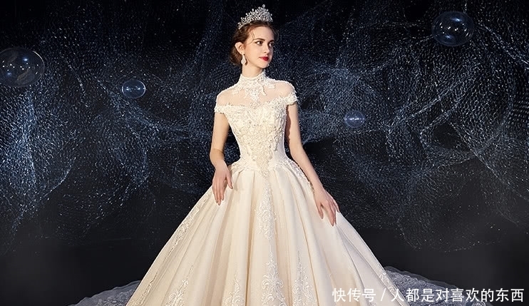 去拍婚纱照时,这3款婚纱你最想先穿哪件?测他是不是真的喜欢你