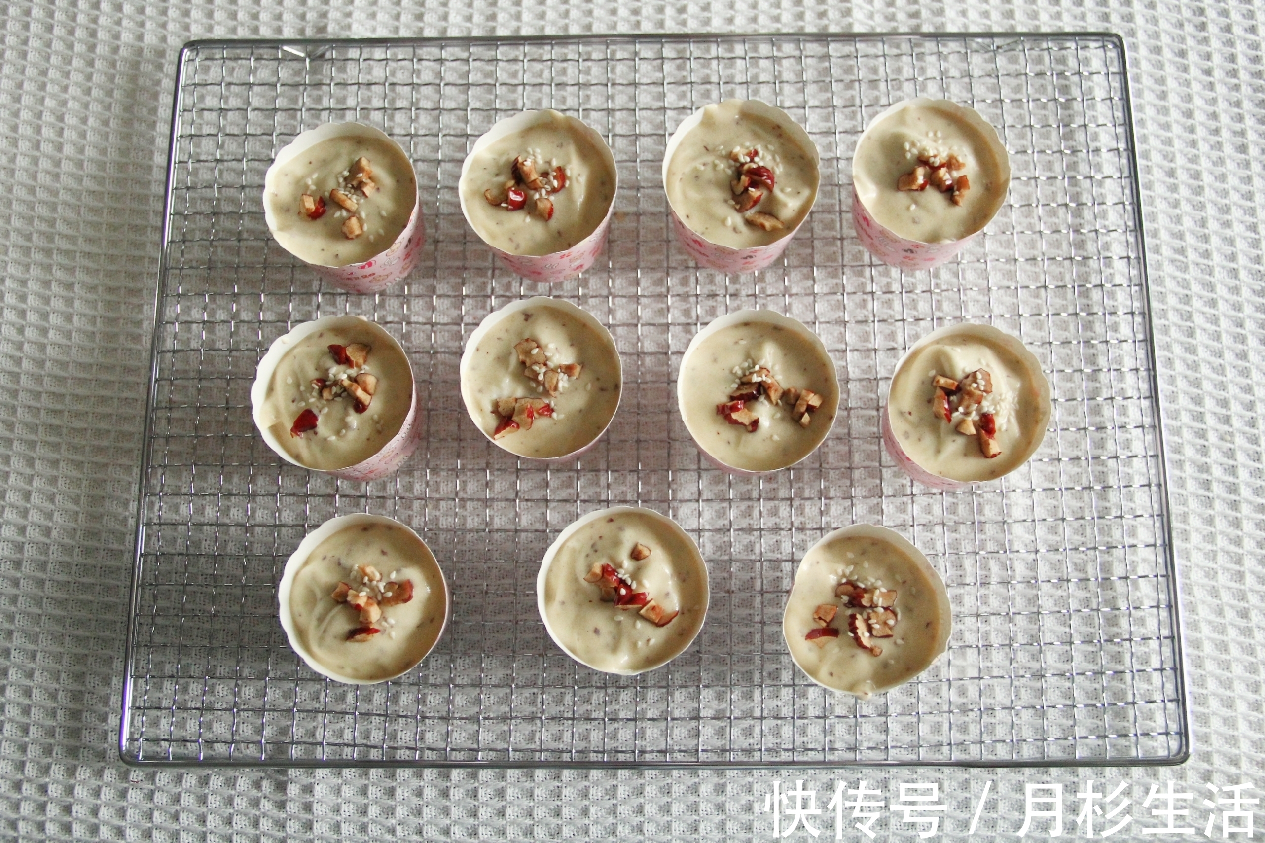 面糊糊|无糖红枣纸杯蛋糕,口感松软,制作简单