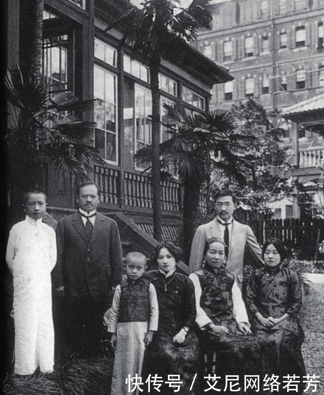 笑意|珍贵老照片,宋庆龄温婉如玉,蒋英笑意盈眸