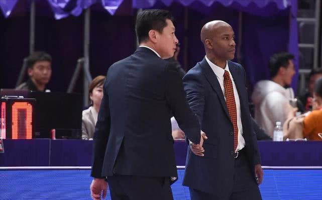 李春江|CBA再起冲突!李春江无惧马布里,土豪队大胜北控三外援