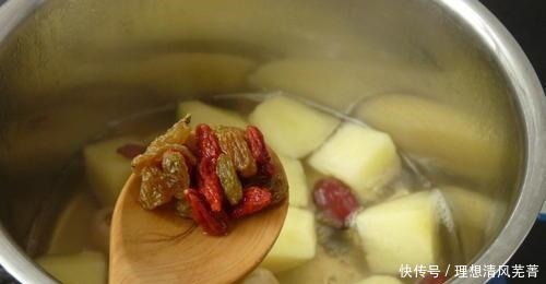 冬天,苹果和它是绝配,简单煮一煮,营养极高,天越冷吃着越舒服