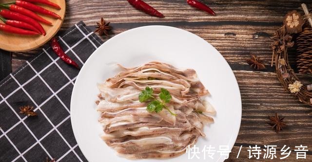 如何让卤菜吃起来不生腻吃了还想吃卤菜师傅透露出玄机~！
