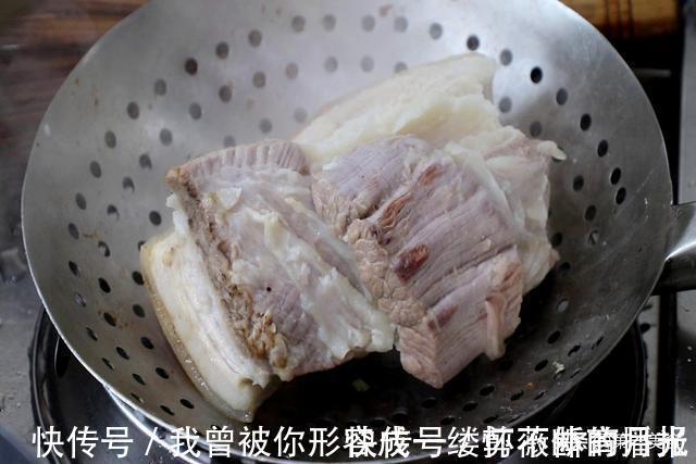 炖猪肉时,这1种调料不能放,否则猪肉又老又柴,很多人都不懂