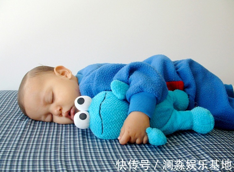 宝宝|1岁内宝宝每天应睡多长时间?父母做好这几点,让宝宝睡好觉