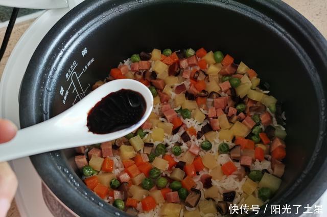 分明|焖饭好吃的小秘诀,掌握一个小窍门,米饭粒粒分明,越吃越香!