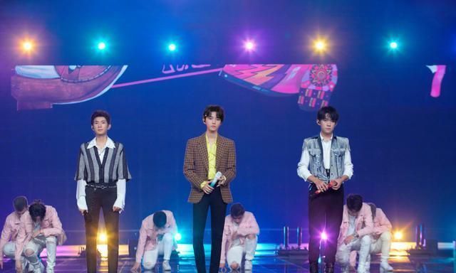 《创》选手唱TFBOYS新歌，跑调又破音，邓超已看傻，宁静表情抢镜