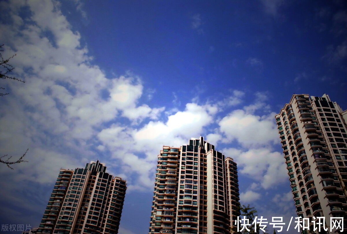 中原地产|上海二手房8月成交量价齐跌，成交同比降4成，业内：下跌的趋势已经明朗