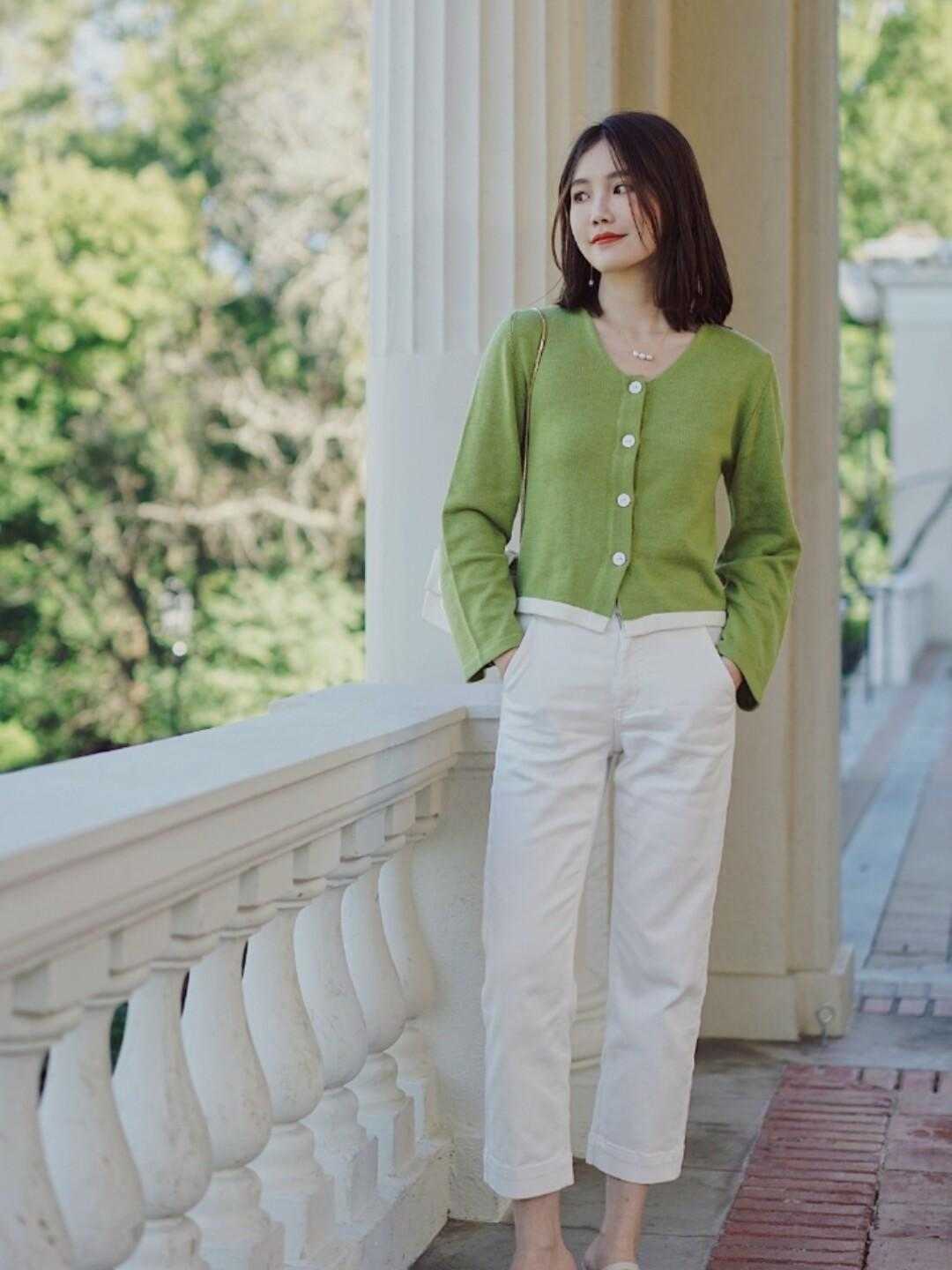 大地色|轻巧好看又高级,白裤子也是秋天的美,简直太高级了,出乎意料的美