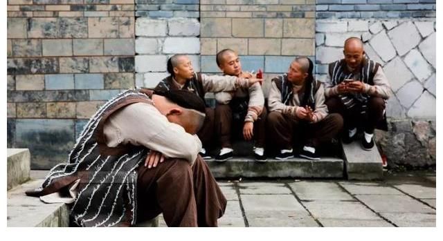 橫店群演現(xiàn)狀：懶漢天堂、瘋子樂(lè)園、光棍成群，成名機(jī)會(huì)趨近于零