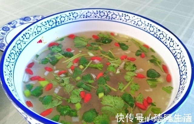 鸡汤|一家三口人的午餐,一盘饭一盘汤,全家人都吃香了