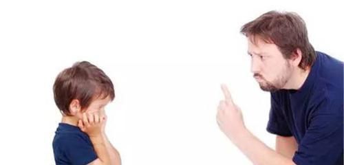 行为|孩子有4种行为必须要打,家长绝不能手软,都是为了孩子好
