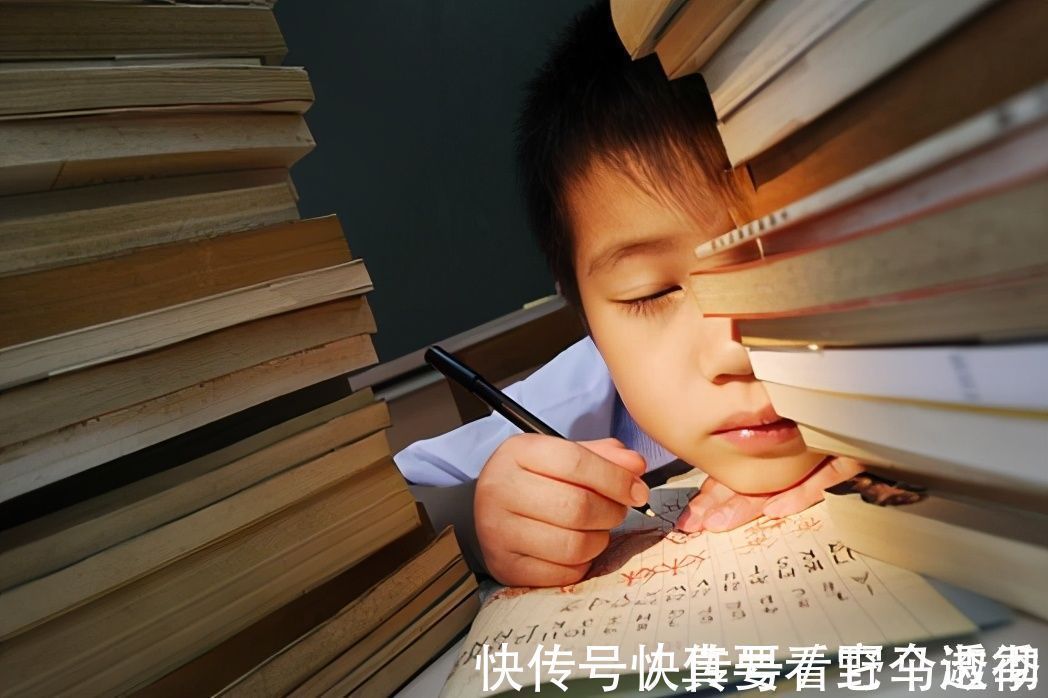 生长激素|孩子睡前几个坏习惯,可能正悄悄给身高“拖后腿”,早改正长高个