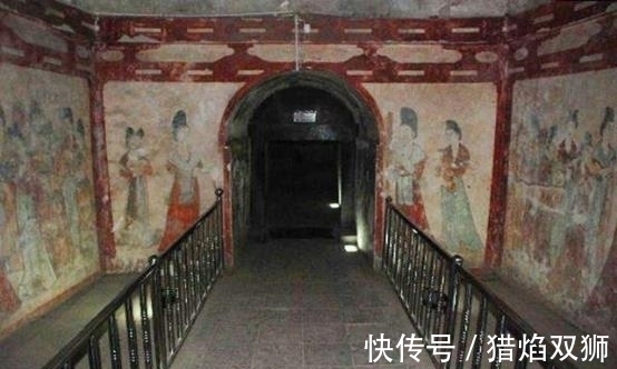 随葬品!倒霉的盗墓贼:和同伙内讧被关在唐代古墓中,在墙角枯坐上千年