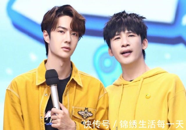 比心|《天天向上》收工,四兄弟摆同款比心手势,轮到王一博画风就变了