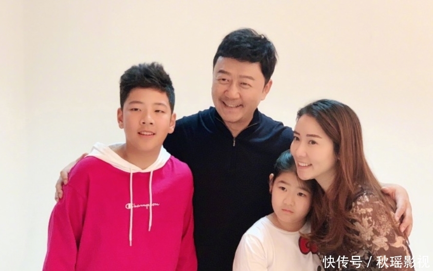 爸爸去哪儿 好久不见:还记得《爸爸去哪儿》的石头吗?如今比老爸郭涛还高…