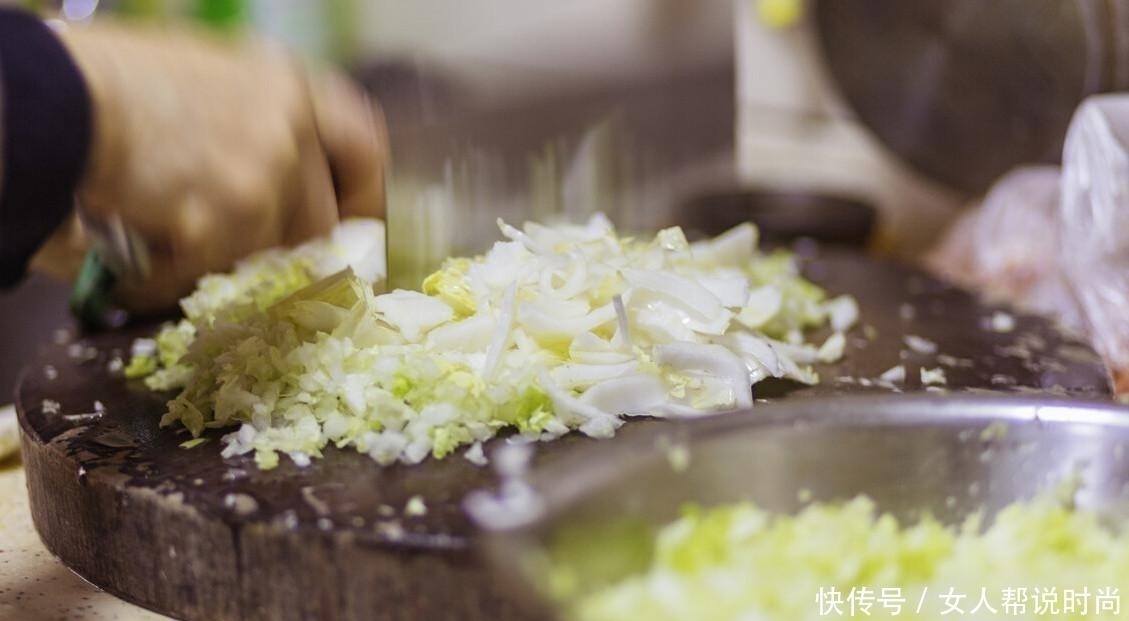 拌饺子馅,加生油还是熟油教你正确做法,别加错了,味道差很多