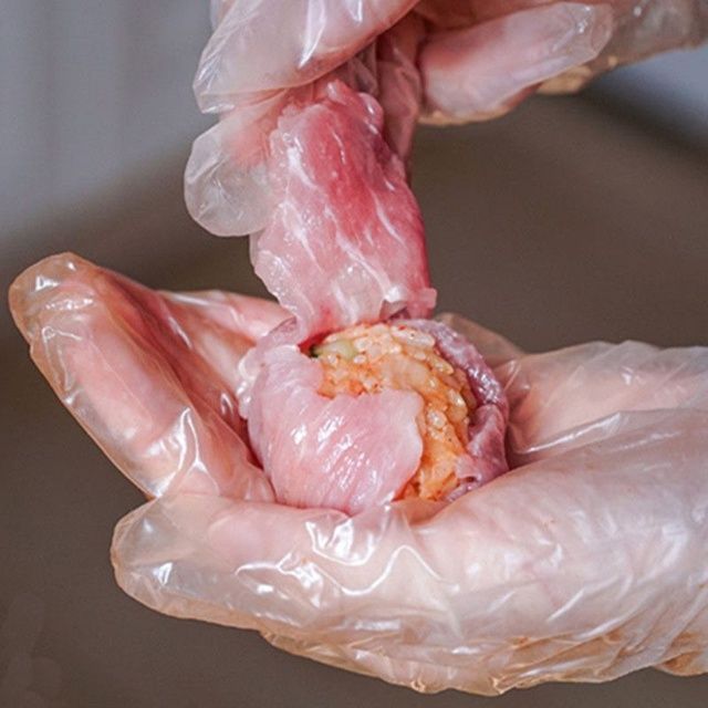 剩米饭别再炒了,试试这样做,比蛋炒饭好吃一百倍