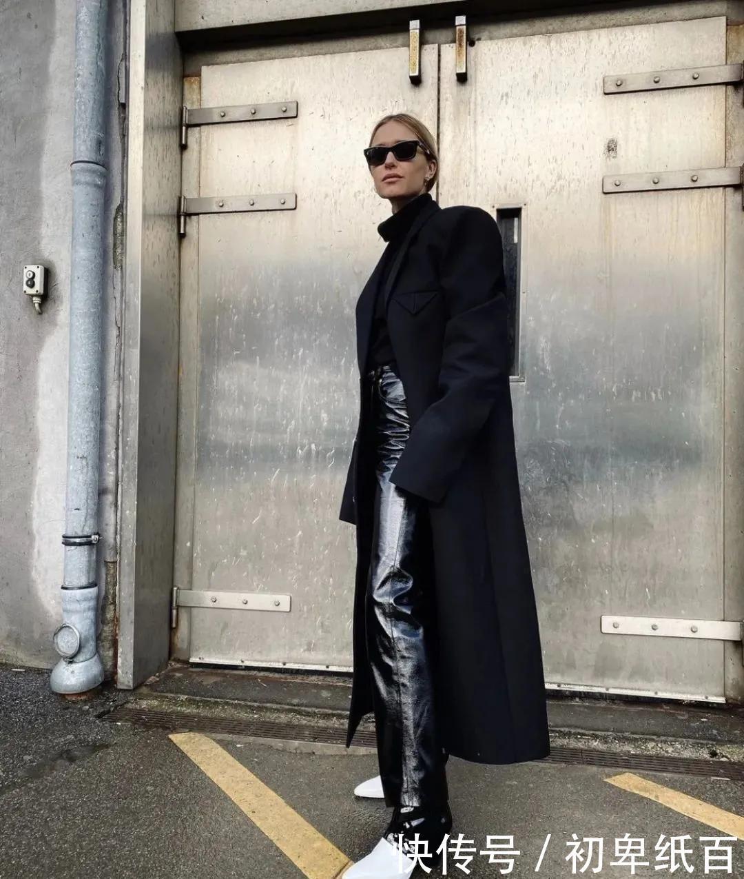 阔腿裤算什么？西班牙王后的“液体裤”才厉害，一般人不敢这么穿