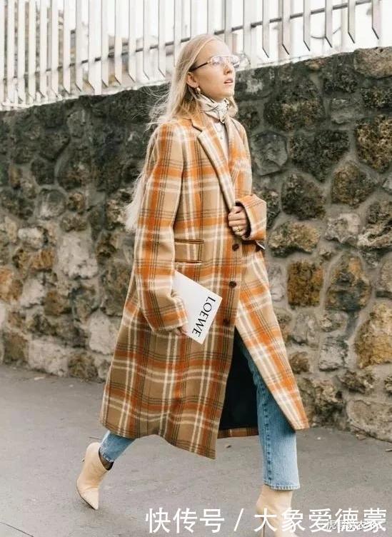 单色|别总穿单色大衣,今年火了“格子大衣”,叠穿针织衫太洋气了