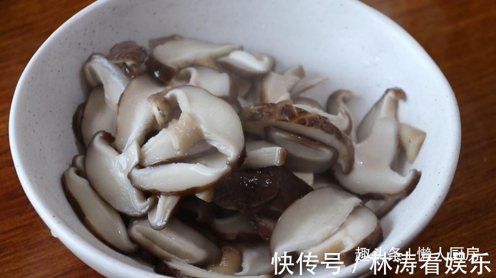 爽口|香菇别光炒着吃,教你做凉拌香菇,爽口不油腻