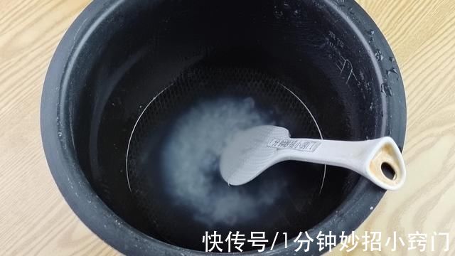 才知道,塑料饭勺小疙瘩用处这么大,卖电饭煲的永远不会告诉你