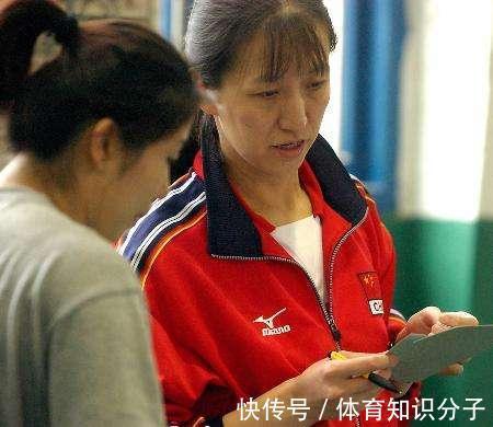 赖亚文|祝贺朱婷,中国女排新任主帅亮相,郎平再也不担心二传了