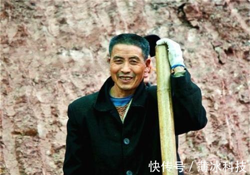 农家汉$他鱼塘挖到天价石头,专家:底下还有切记保密,他一守就是10年