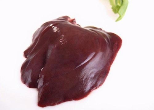 猪肝|常吃猪肝对眼睛有好处?医生:4种含叶黄酸的食物是眼睛的最爱