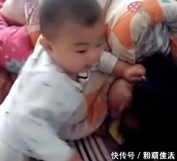 姐姐|自从有了弟弟,两个姐姐每天都是这样起床,宝妈每看一次都会笑喷