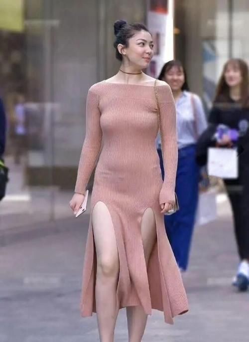 搭配 连衣裙的特别搭配，设计简约大方，时髦显瘦