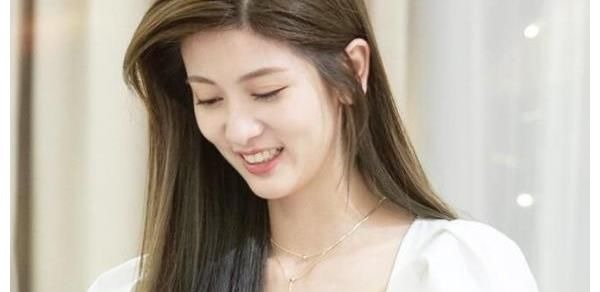 疑孔汝淳“黑歷史”被扒，高中開(kāi)始戀愛(ài)，親密照尺度之大令人咋舌