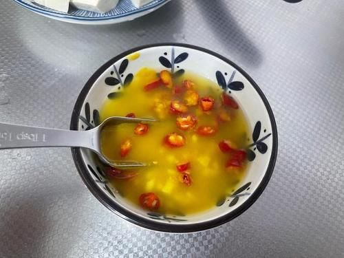 金针菇|天热没胃口，试试这道菜，不炒不炸无油烟，酸辣过瘾，8分钟搞定