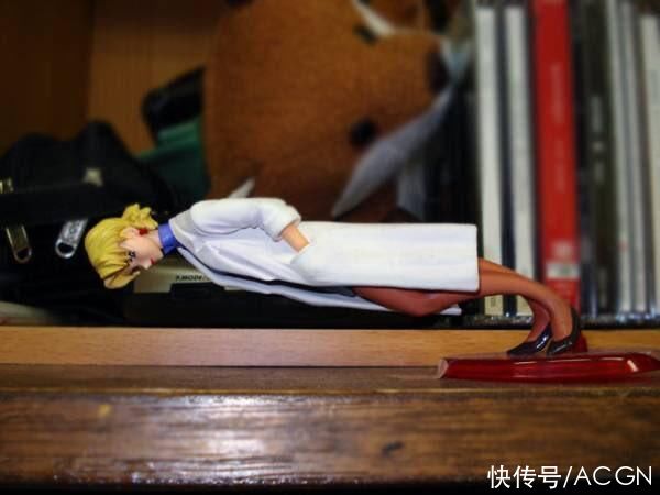 手办|日本网友吐槽：天气太热蜡烛都晒萎了，更离谱的还有手办被晒弯了