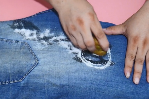 土豆加食盐在裤子上擦一擦,好多人不知道有啥用,学会受用一生!