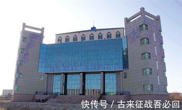 罗布泊|新疆古墓挖出千年干尸,骨骼纹路清晰,嘴唇还涂着2700年前的口红