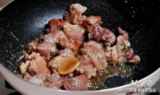 红烧牛肉怎么做，才能肉嫩、汤鲜？这2种料记得加，牛肉又嫩又香