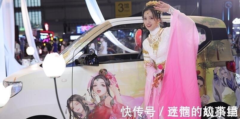 漫展|BW漫展最神“Coser”,站在原地一动不动,路人排长队等合影