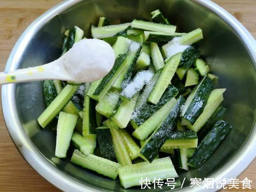 腌黄瓜，很多人第一步就错了，教你饭店秘制做法，一次10斤不够吃