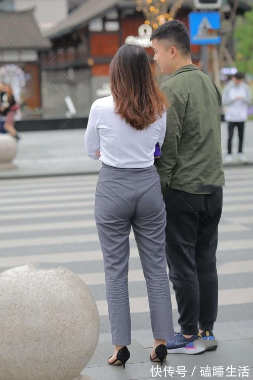 搭配|简单白衬衣,搭配经典西装裤,演绎真实职场通勤穿搭