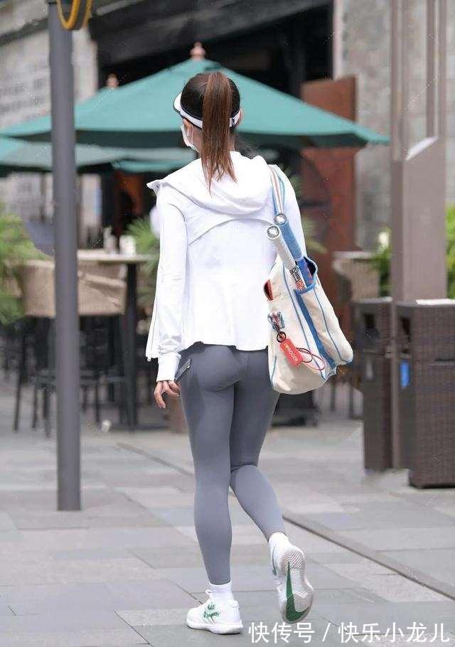 时尚 优雅动人的打底裤装扮很有时尚感,分分钟展现出优雅范,舒适时尚