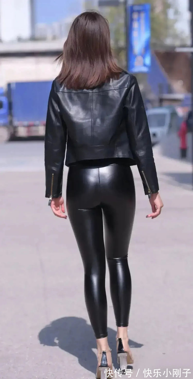 皮裤 黑色皮衣搭配修身皮裤，让你瞬间就变美，高级又百搭