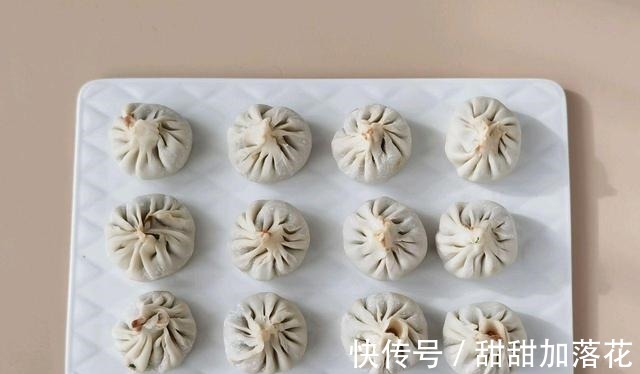 碎丁|水煎包没你想的那么难，教你自己在家做，酥脆可口，家人全说好！