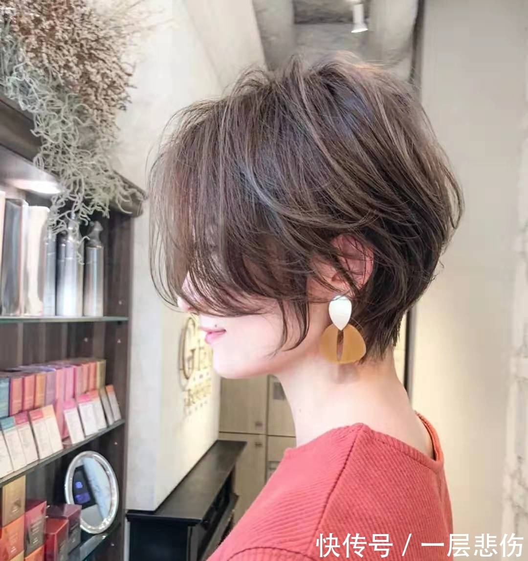 烫发 短发女生想烫发,请问冷烫好还是热烫好?为什么?