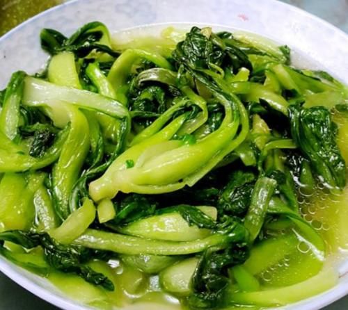  保证|炒青菜的正确做法，什么时候放盐很关键！保证青翠入味不发黑