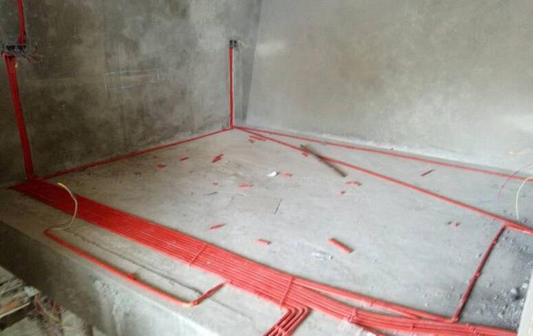 水电师傅|如果水电师傅把电线水管铺成这样,一定要翻工,不要给工钱